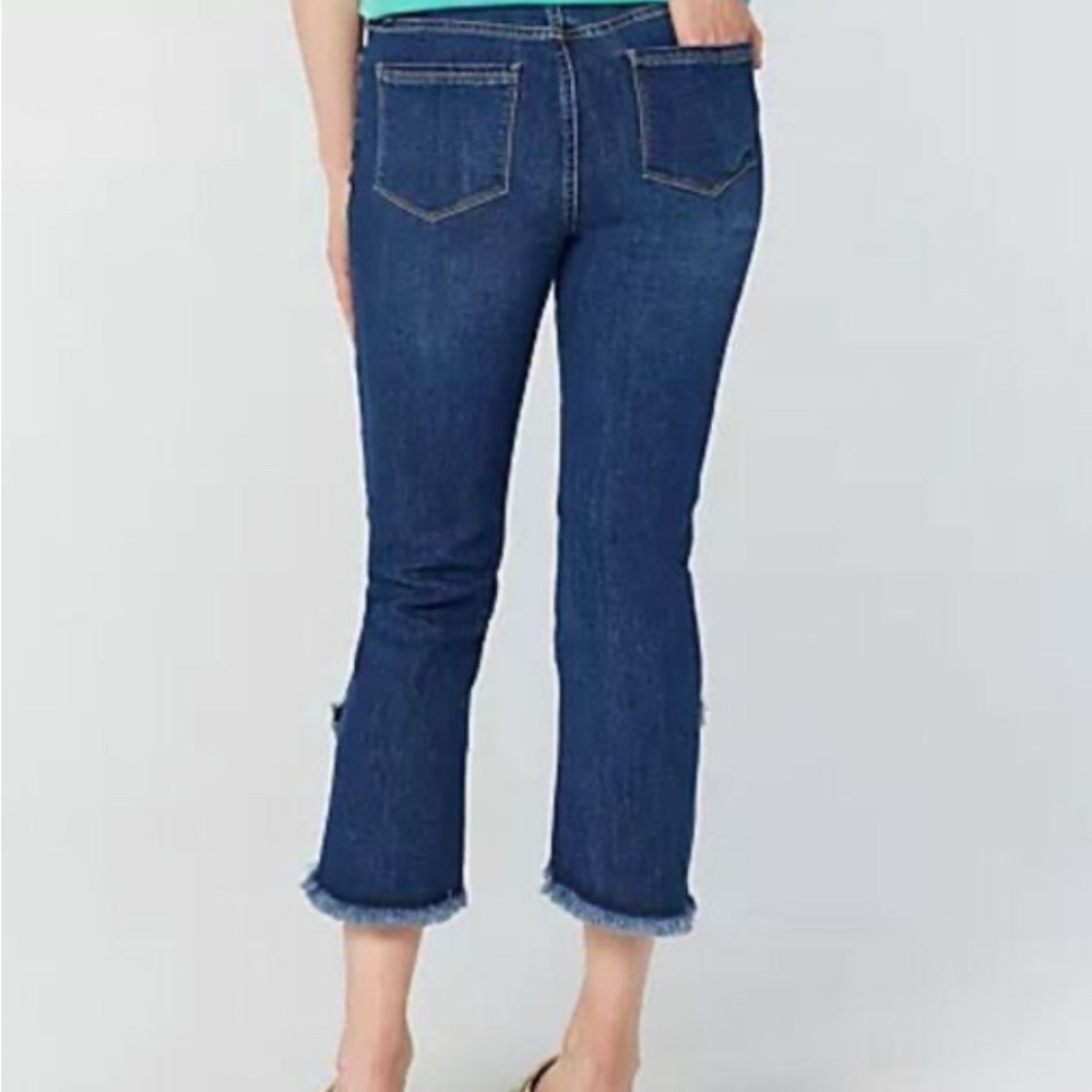 Susan Graver BOHO Regular High Stretch Denim Crop Jeans with Frayed Tulip Hem - Picture 4 of 12